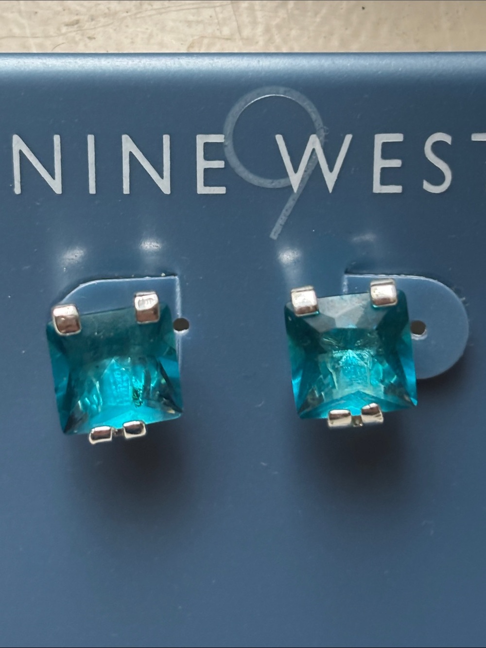 ⚫️NWT, Nine West Aquamarine/Blue Square Crystal Stud Earrings